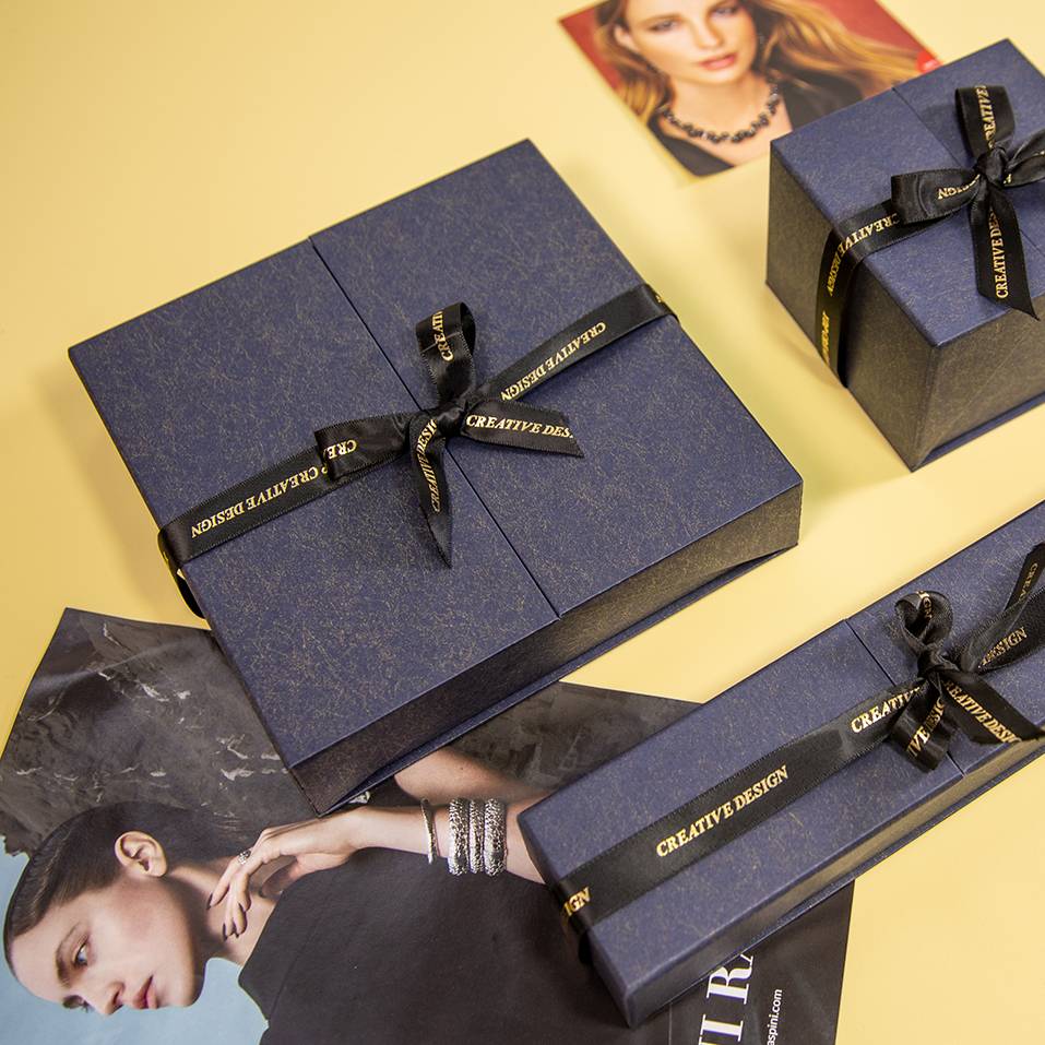 Jewellery set gift box necklace watch bracelet chain packaging